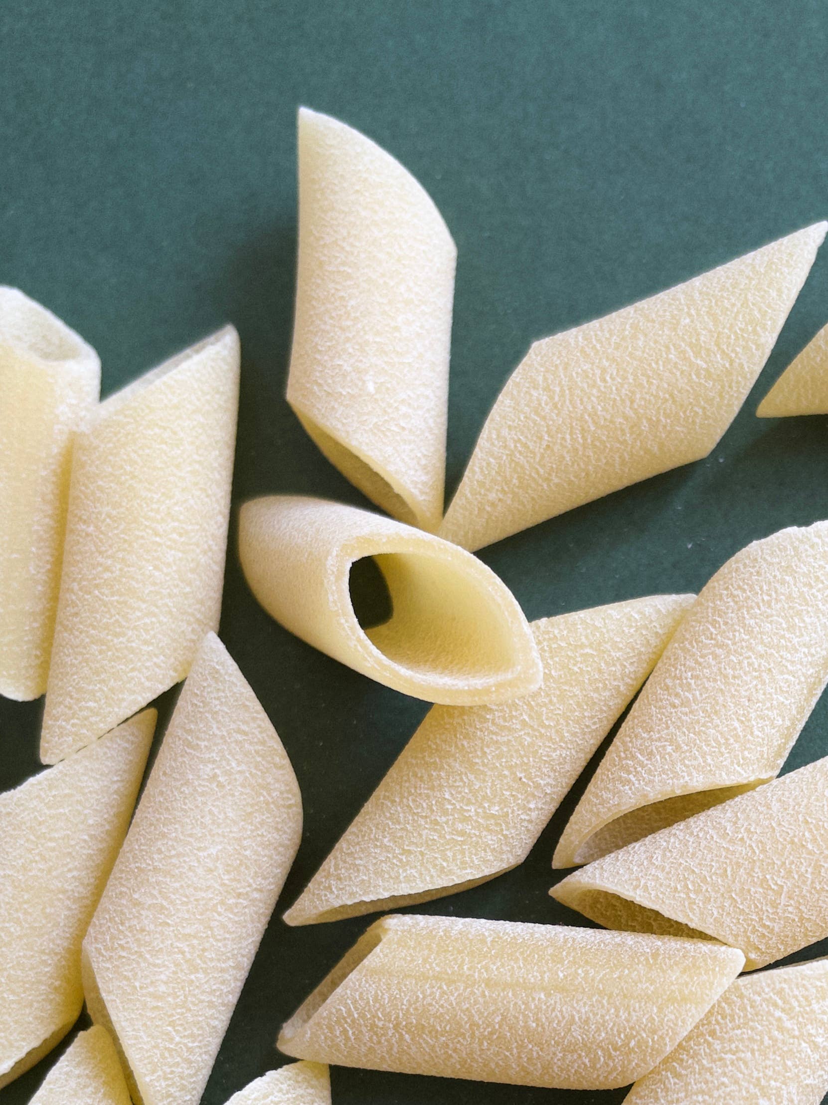 Jumătate de Penne Fine - Paste Artizanale 100% Italiene, 500gr Vallillo