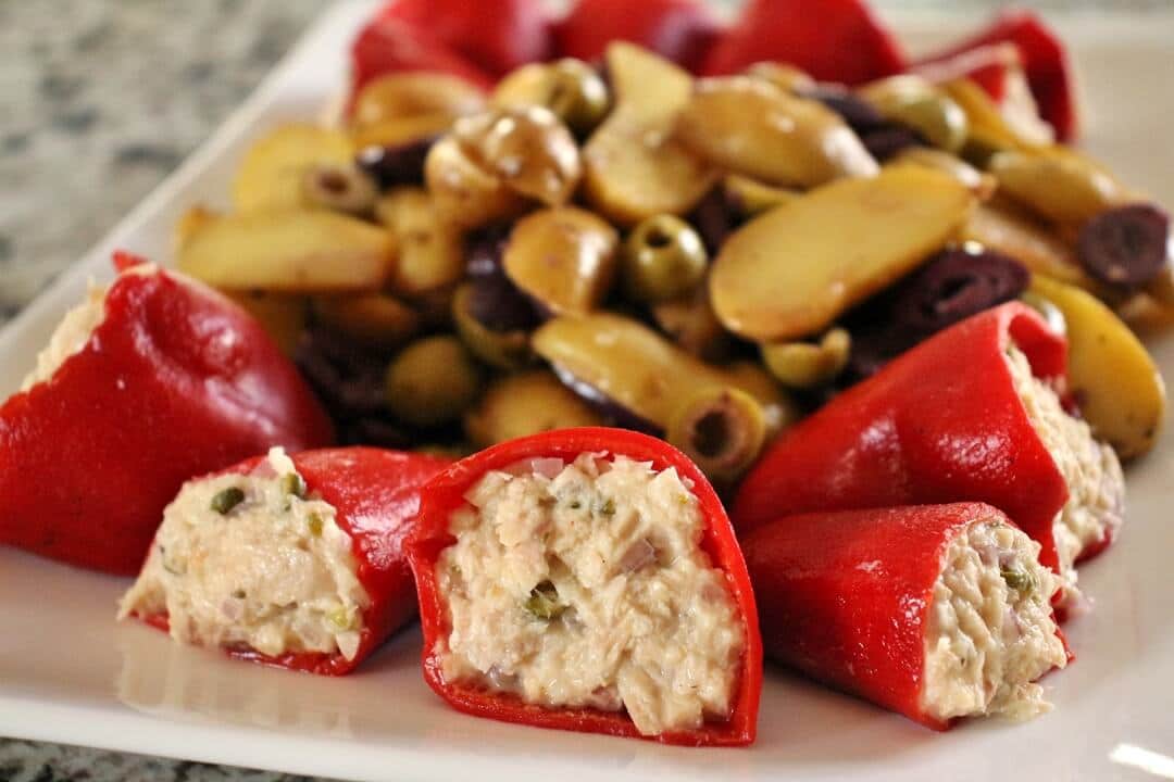 Ardei Cherry umpluti cu ton si capere in ulei de masline extravirgin, 190 gr - Oilala