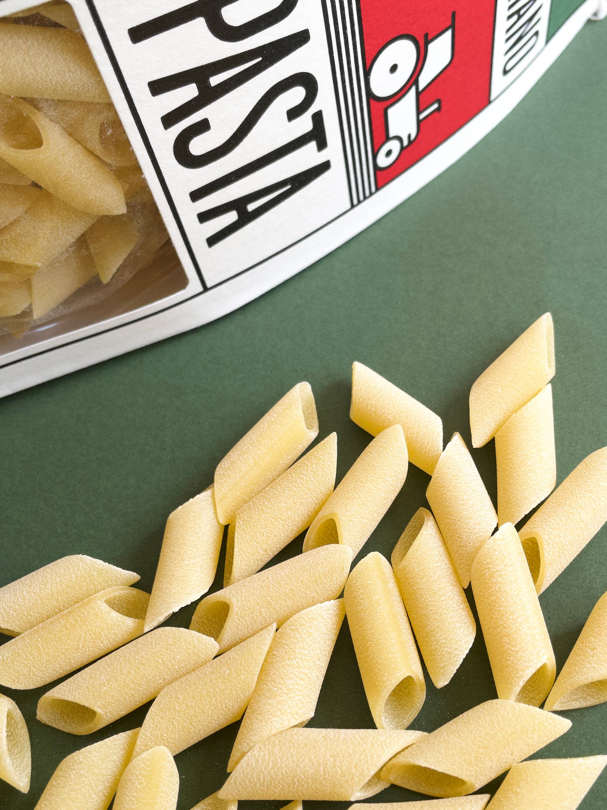 Jumătate de Penne Fine - Paste Artizanale 100% Italiene, 500gr Vallillo
